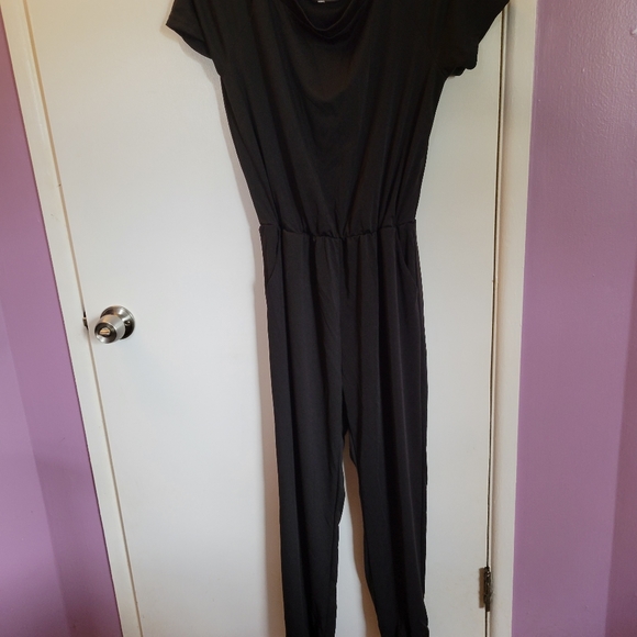JUMPSUIT, black, no tags, brand unknown, sz M, elastic waist, cuffs at ankles. - Picture 9 of 9